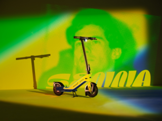 PURE Electric 与 McLaren 合作推出塞纳特别款电动滑板车